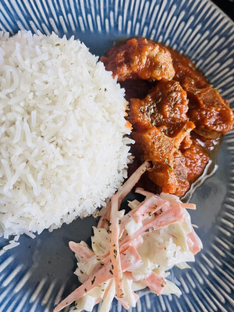 Oxtail stew and rice with coleslaw