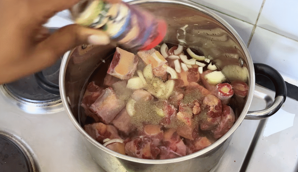 Seasoning oxtail meat
