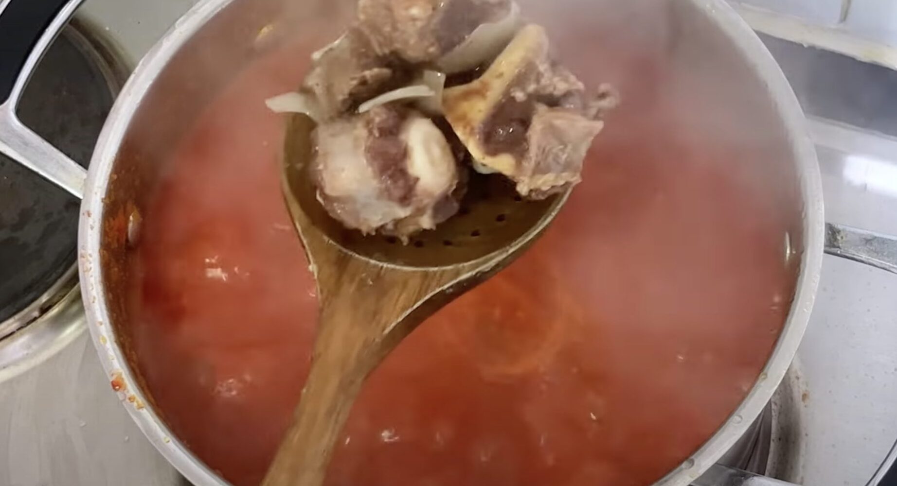 Adding oxtail meat to oxtail stew